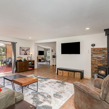 Bear'S Den Hideaway With Hot Tub Villa Ashford Exterior photo
